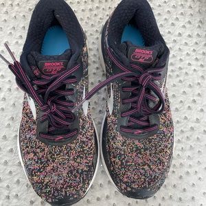 Brooks GTS 18 size 7 color Confetti